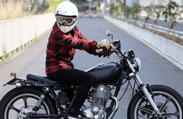 Motosiklet Pantolonlarında Neden Kevlar? Stil ve Güvenliğin Buluştuğu Nokta