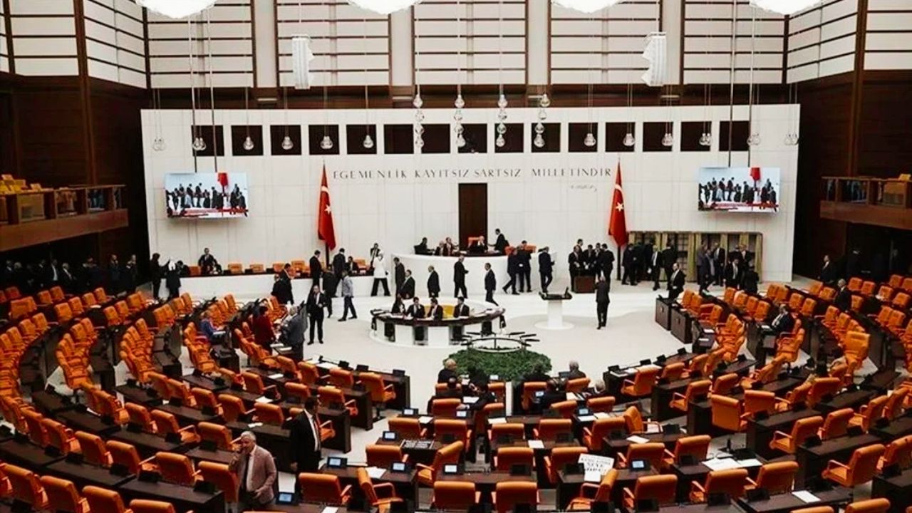 AK Parti 29 Maddelik Torba Yasa Teklifini Meclis'e Sundu: İşte Önemli Değişiklikler!