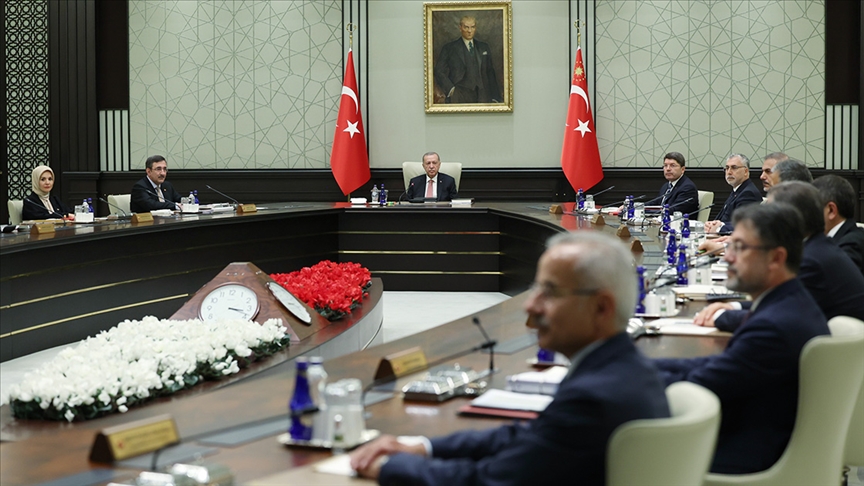 Kabine Toplantısı Başladı: Hangi Bakanlıklar Değişecek?