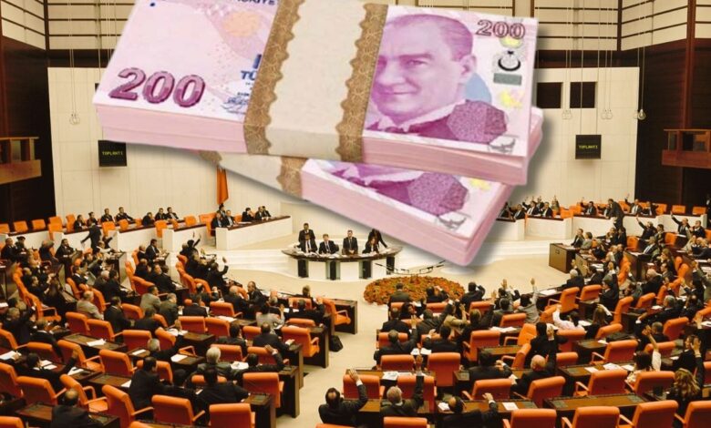En Düşük Emekli Maaşı Arttı: Kanun Teklifi Meclis'ten Geçti