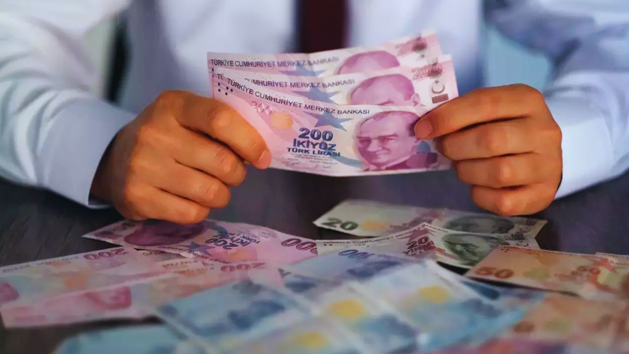 Son Dakika: Maaşlara Bloke Şoku! Emeklilerin Ardından Memur ve Asgari Ücretli de Tehlikede