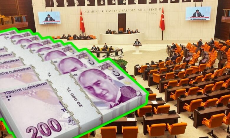 Son Dakika: Memurlara Yönelik Düzenlemeler Yasalaştı!