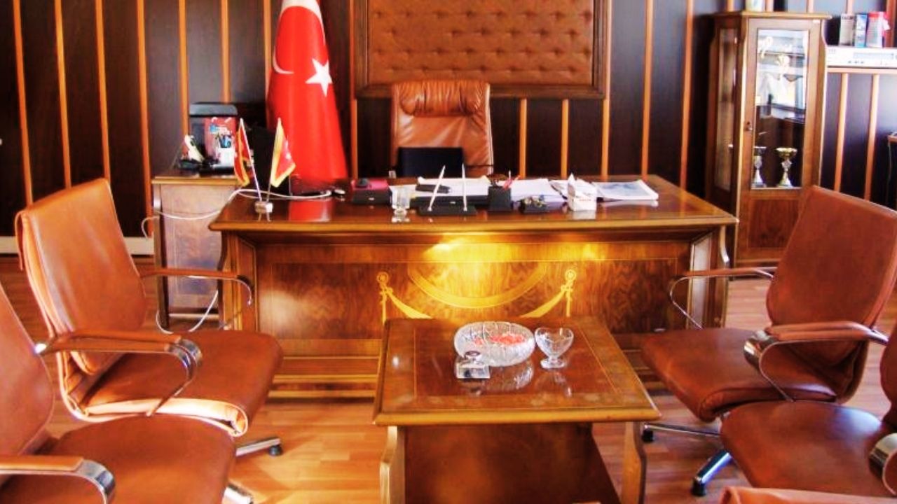 Lise öğrencilerinden okur müdürüne protesto!